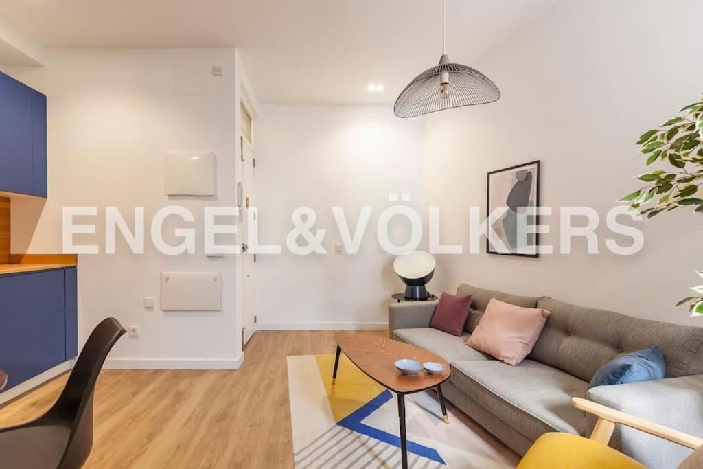 Moderno Apartamento En Pleno Centro Madrid Bagian luar foto