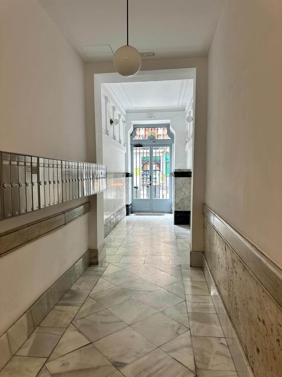 Moderno Apartamento En Pleno Centro Madrid Bagian luar foto